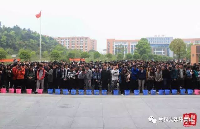 我院“争做合格共青团员,创建环保文明校园”志愿服务活动正式启动 我院“争做合格共青团员,创建环保文明校园”志愿服务活动正式启动