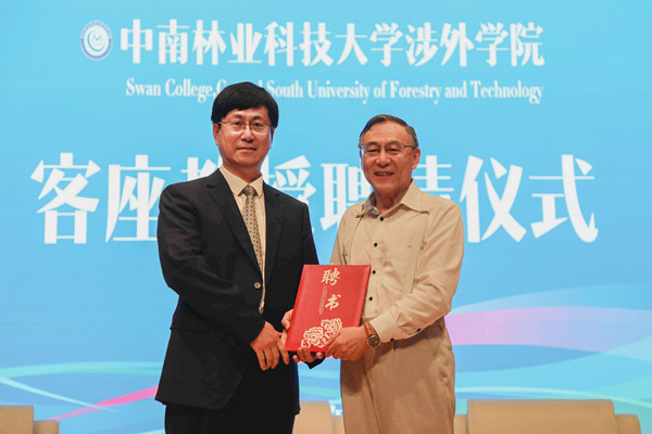 我校举行客座教授授聘仪式暨“大师面对面”专家访谈活动 我校举行客座教授授聘仪式暨“大师面对面”专家访谈活动