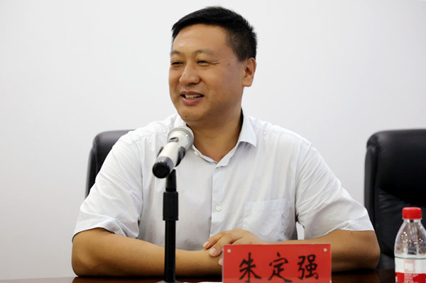 我校举行仪式欢迎加拿大著名华裔艺术家娄述泽教授来校讲学 我校举行仪式欢迎加拿大著名华裔艺术家娄述泽教授来校讲学