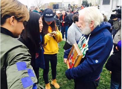 让那朵自由之花,在和平中绽放——加拿大国殇日纪实 让那朵自由之花,在和平中绽放——加拿大国殇日纪实