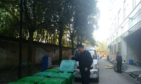 望城区城管局餐厨中队对我院食堂餐厨废弃物处理情况进行检查 望城区城管局餐厨中队对我院食堂餐厨废弃物处理情况进行检查