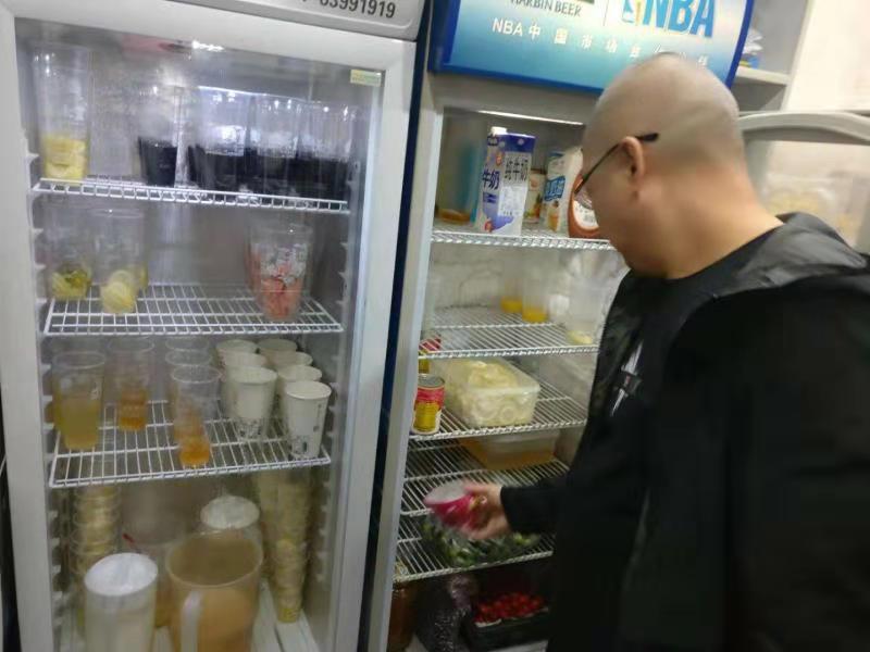 学院后勤处组织对商业楼进行全面检查 学院后勤处组织对商业楼进行全面检查