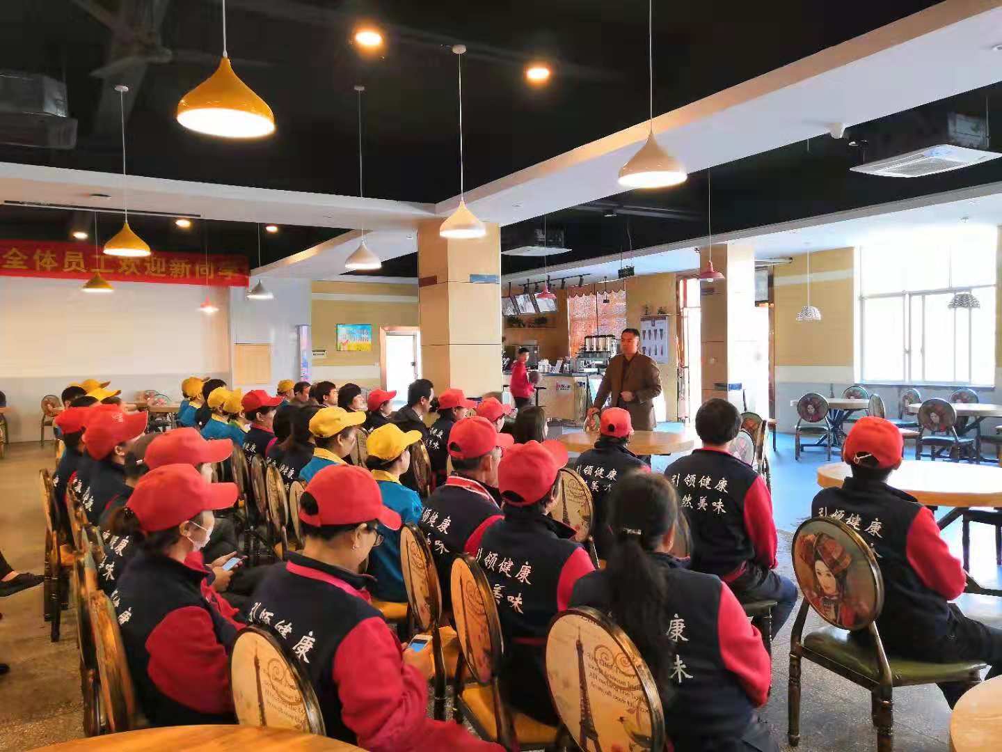 学院后勤处组织召开食堂从业人员食品安全知识培训会 学院后勤处组织召开食堂从业人员食品安全知识培训会