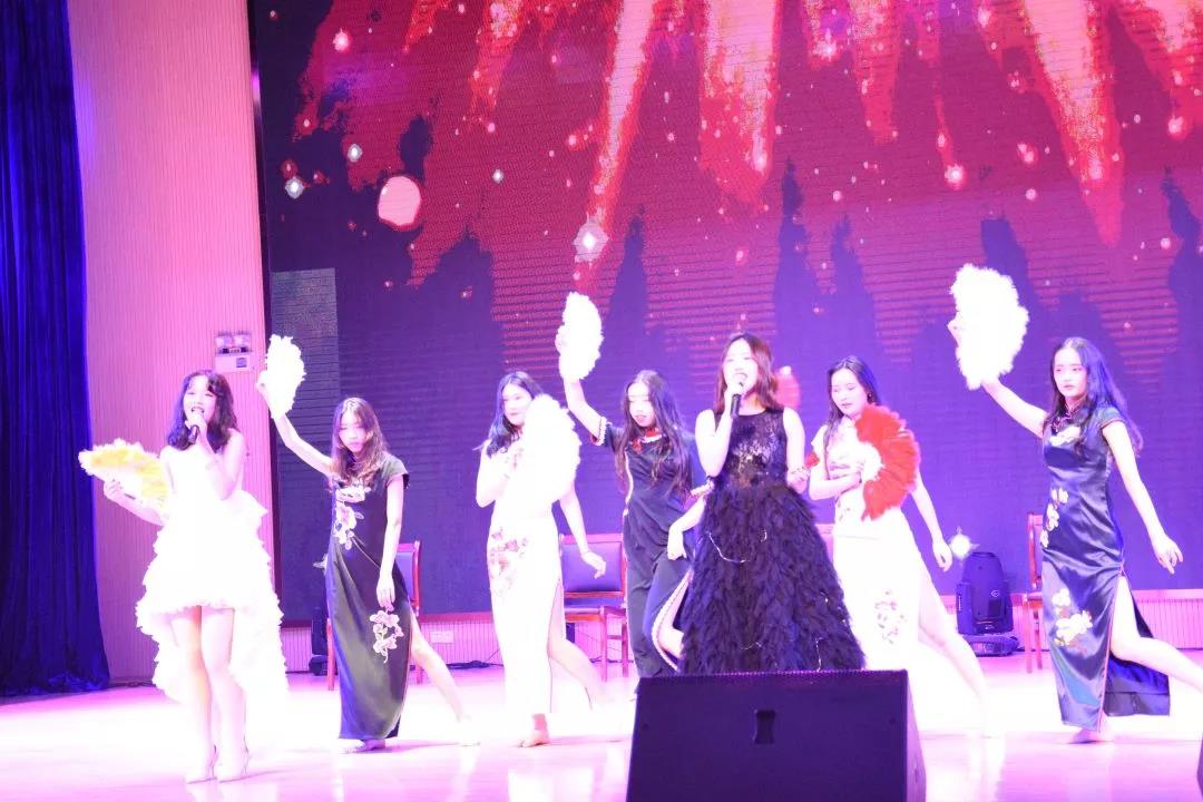 致敬改革路,奋进新时代丨中南林涉外学院2019年新年晚会璀璨上演 致敬改革路,奋进新时代丨中南林涉外学院2019年新年晚会璀璨上演