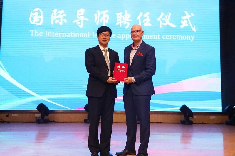 院长周志宏被省民办教育协会授予“民办学校优秀校长”荣誉称号 院长周志宏被省民办教育协会授予“民办学校优秀校长”荣誉称号