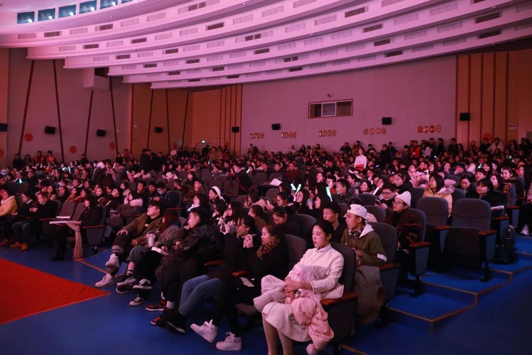 致敬改革路,奋进新时代丨中南林涉外学院2019年新年晚会璀璨上演 致敬改革路,奋进新时代丨中南林涉外学院2019年新年晚会璀璨上演