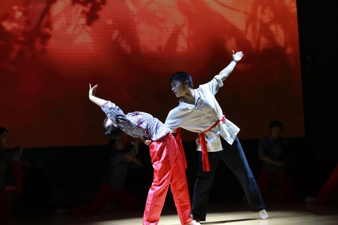 致敬改革路,奋进新时代丨中南林涉外学院2019年新年晚会璀璨上演 致敬改革路,奋进新时代丨中南林涉外学院2019年新年晚会璀璨上演