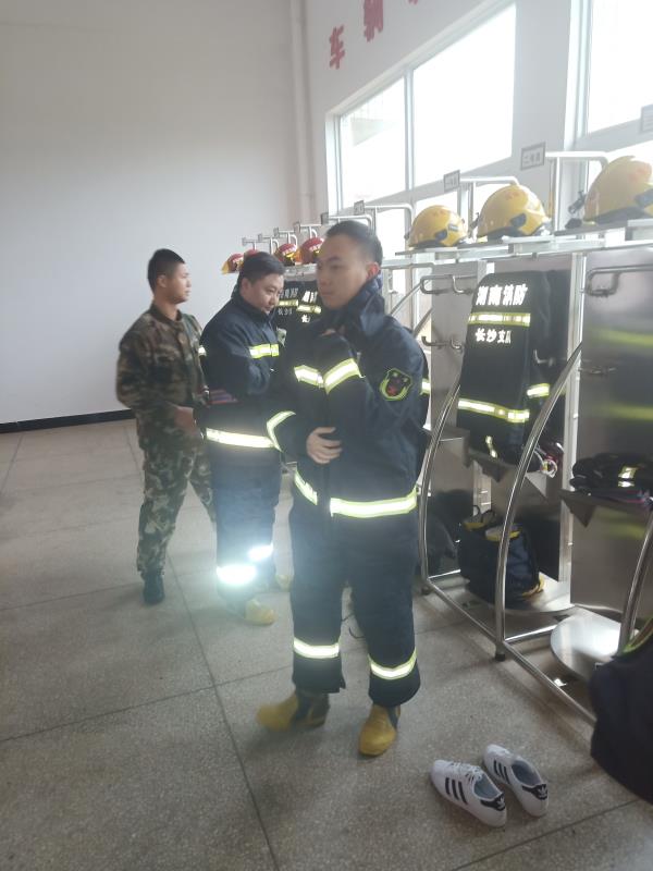 体验“最美逆行者” 体验“最美逆行者”