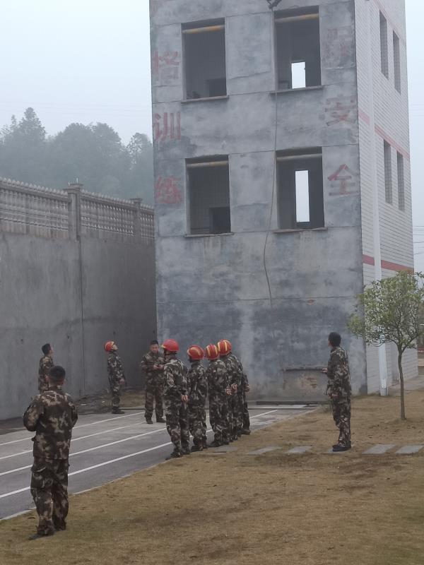 体验“最美逆行者” 体验“最美逆行者”