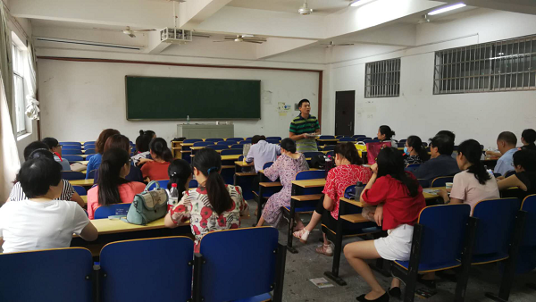 信息与工程系全体教师为新学期开学做准备 信息与工程系全体教师为新学期开学做准备