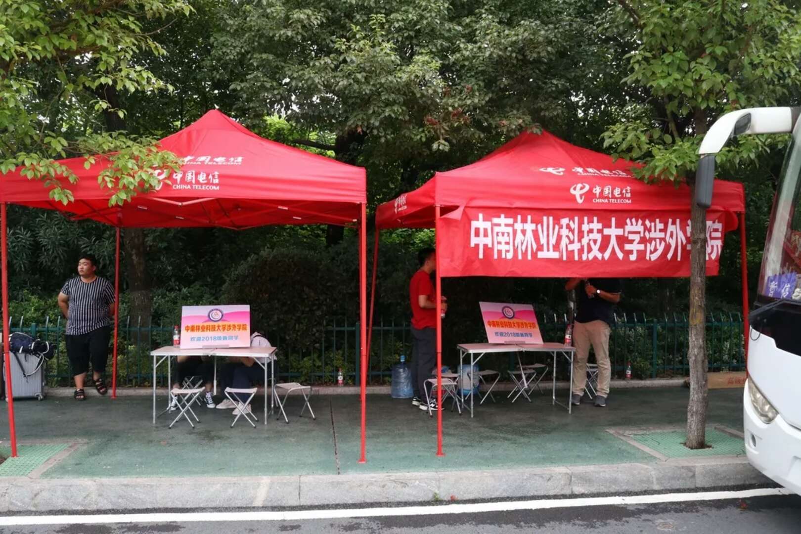 迎新志愿者:为你,千千万万遍 迎新志愿者:为你,千千万万遍