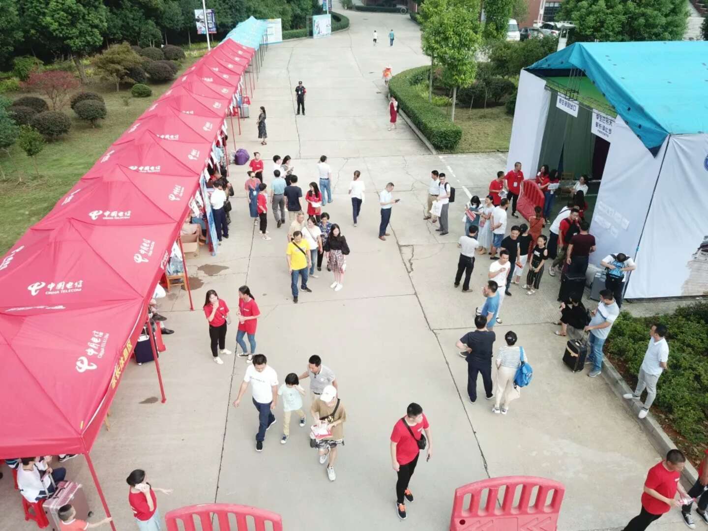 迎新志愿者:为你,千千万万遍 迎新志愿者:为你,千千万万遍