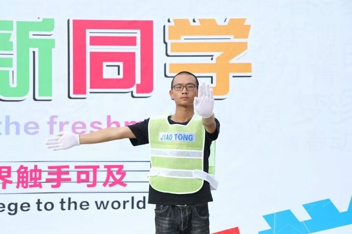 迎新志愿者:为你,千千万万遍 迎新志愿者:为你,千千万万遍