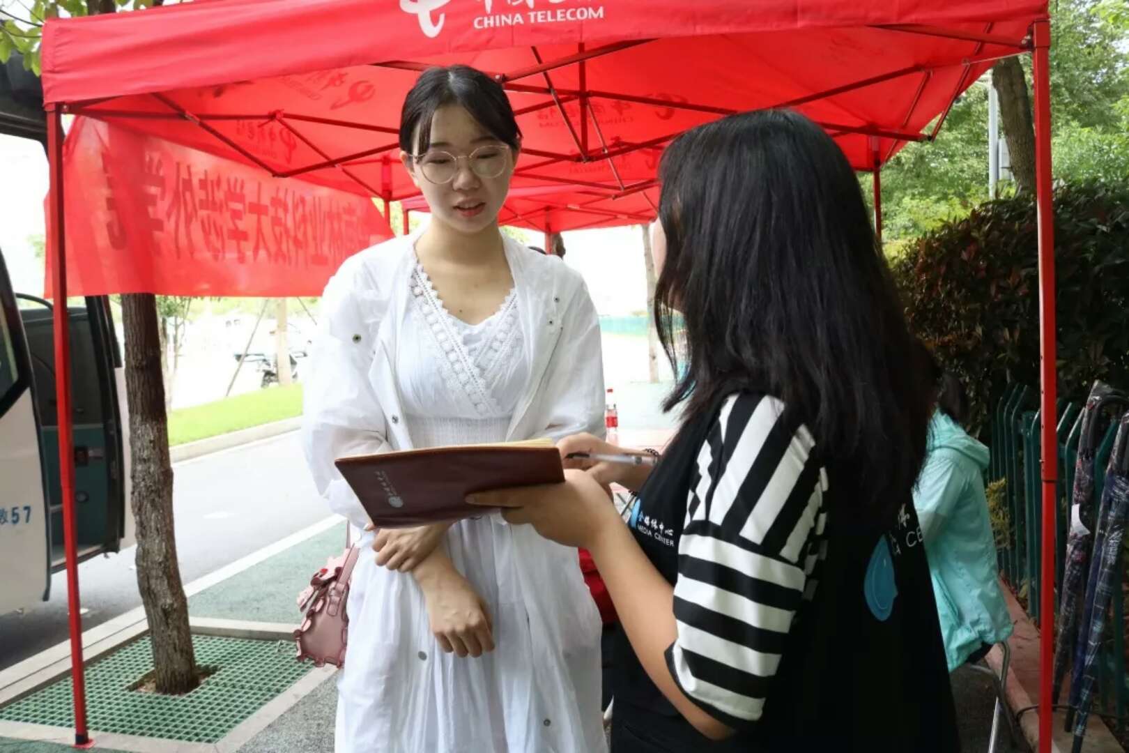 迎新志愿者:为你,千千万万遍 迎新志愿者:为你,千千万万遍