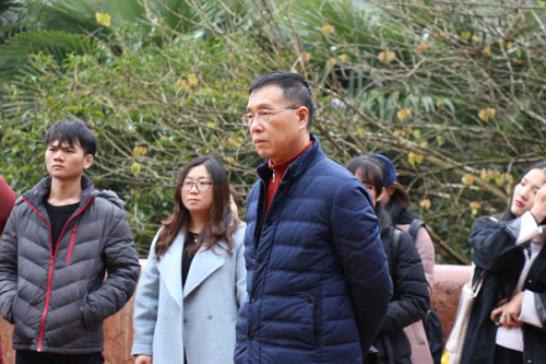 回顾党的历史 缅怀革命先烈 回顾党的历史 缅怀革命先烈