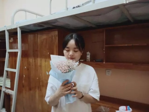 @林科大涉外,谢谢你给我生日的惊喜! @林科大涉外,谢谢你给我生日的惊喜!