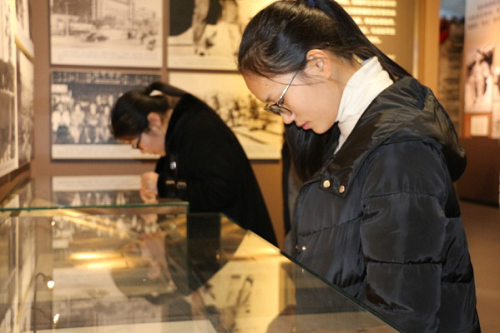 回顾党的历史 缅怀革命先烈 回顾党的历史 缅怀革命先烈