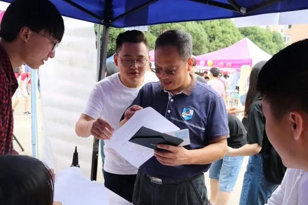 芳华游园梦,涉外五月嗨翻天 芳华游园梦,涉外五月嗨翻天