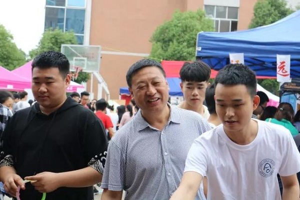 芳华游园梦,涉外五月嗨翻天 芳华游园梦,涉外五月嗨翻天