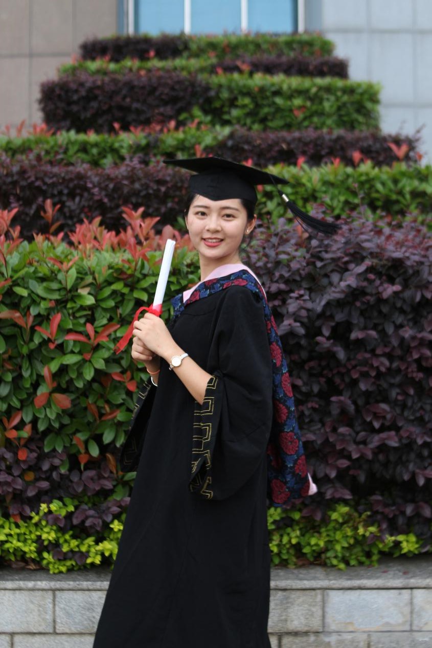 经管系政法教研室学生风貌——何芳(13法学省级优秀毕业生)个人简介 经管系政法教研室学生风貌——何芳(13法学省级优秀毕业生)个人简介