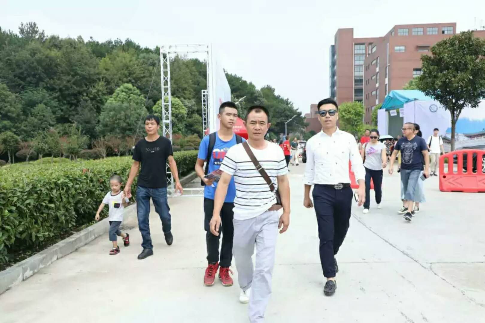 千禧宝宝来了,“涉外人”按捺不住了 千禧宝宝来了,“涉外人”按捺不住了