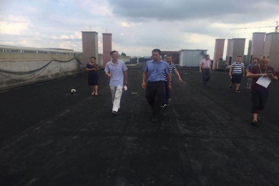 后勤部开展食堂、商业楼楼顶安全检查行动 后勤部开展食堂、商业楼楼顶安全检查行动