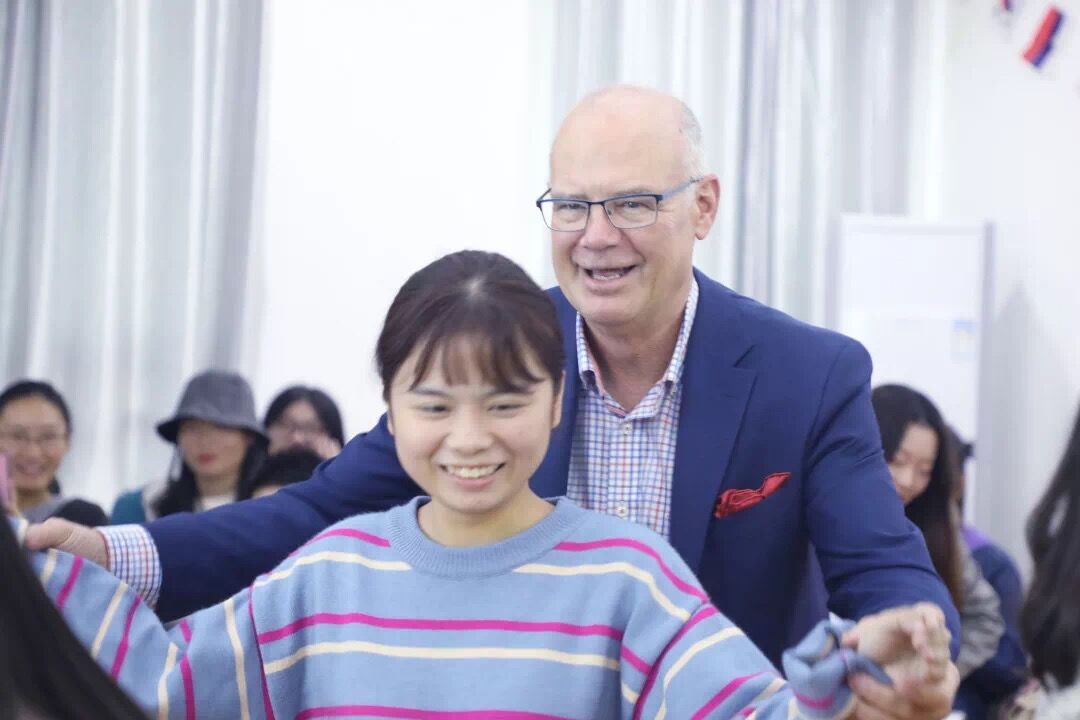 国际文化艺术节 | 迪恩·福廷先生莅临涉外学院参观交流 国际文化艺术节 | 迪恩·福廷先生莅临涉外学院参观交流