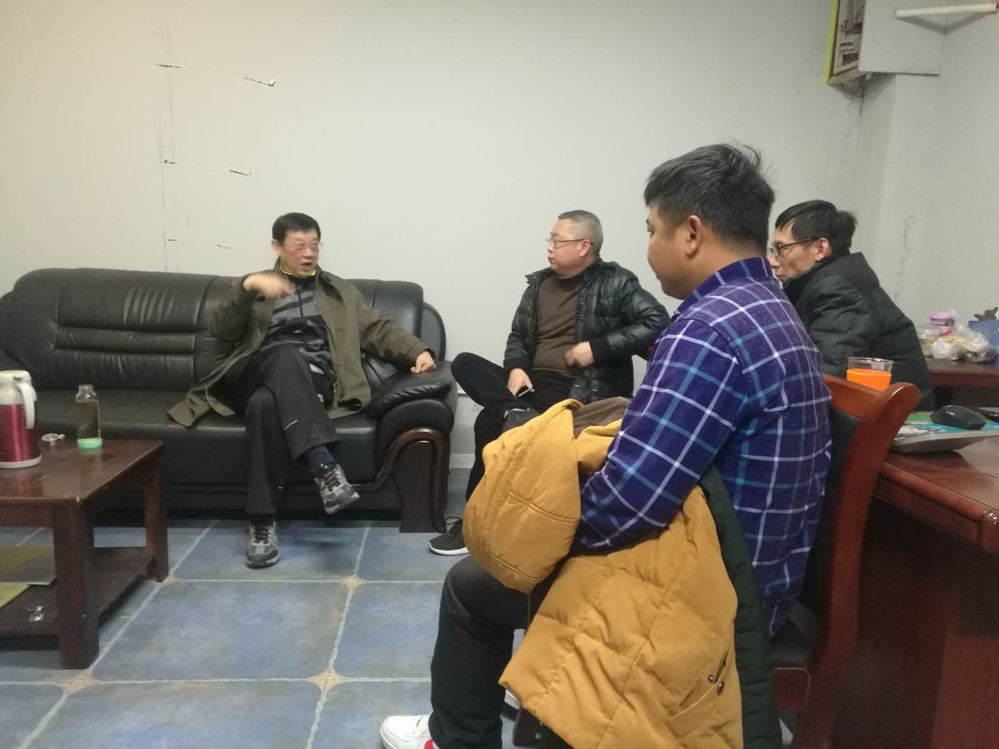 张俊杰副院长深入商业楼检查指导消防安全工作 张俊杰副院长深入商业楼检查指导消防安全工作