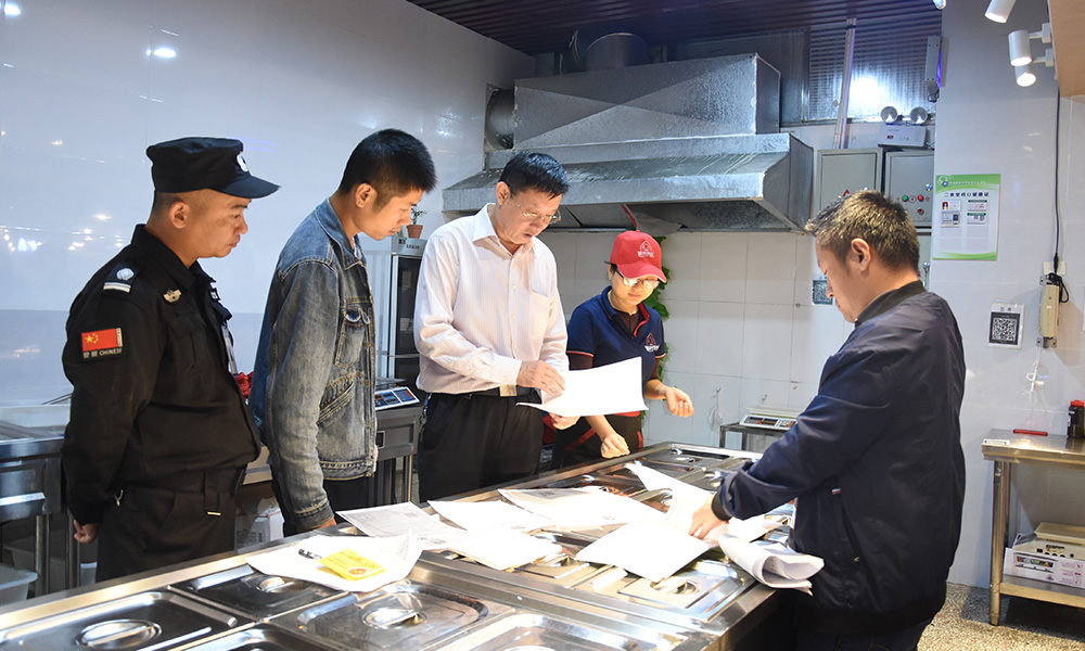 “多方联动”进食堂 全面检查保“食”安 “多方联动”进食堂 全面检查保“食”安