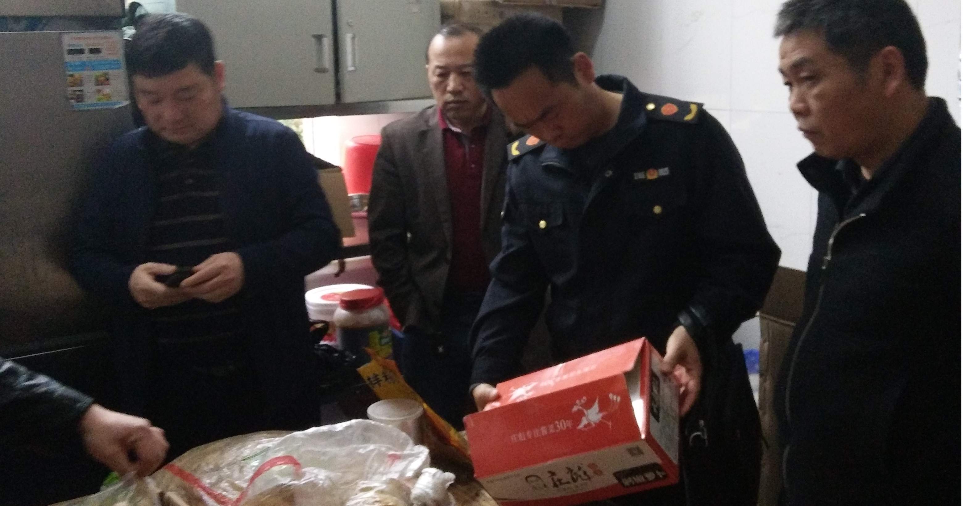 区、镇两级食安办、市场局到我校检查指导食品安全工作 区、镇两级食安办、市场局到我校检查指导食品安全工作