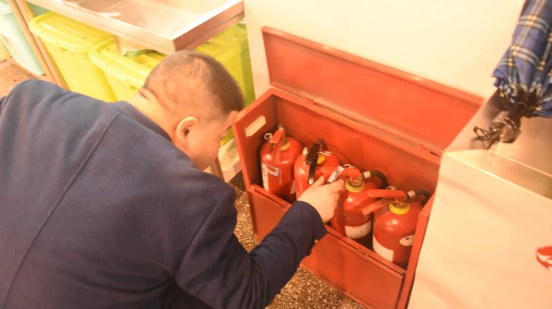 学院董事长带队检查我院食品安全工作 学院董事长带队检查我院食品安全工作