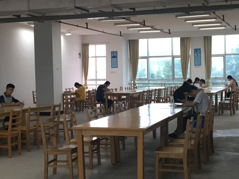 “求知求新,意气风发”----中南林业科技大学涉外学院图书馆迎来2017级大一新生 “求知求新,意气风发”----中南林业科技大学涉外学院图书馆迎来2017级大一新生