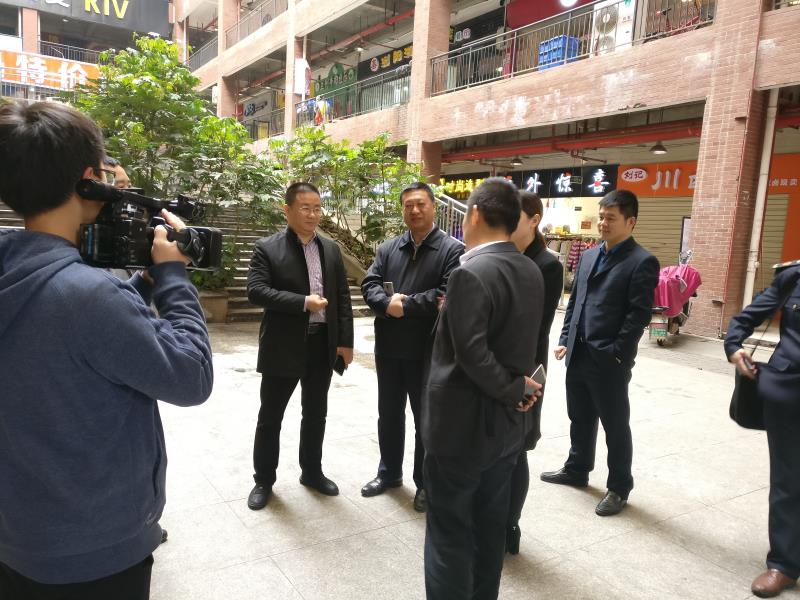 望城区人民政府副区长刘洪波一行来我院商业楼视察工作 望城区人民政府副区长刘洪波一行来我院商业楼视察工作