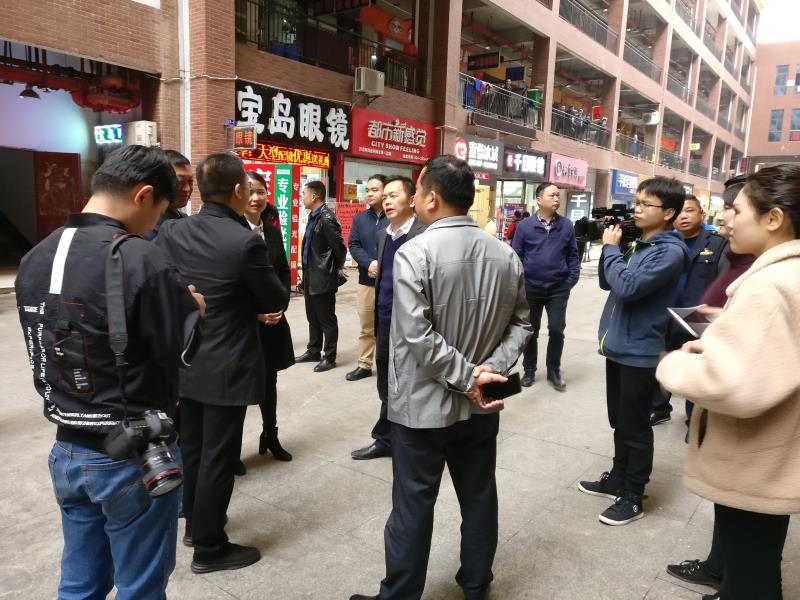 望城区人民政府副区长刘洪波一行来我院商业楼视察工作 望城区人民政府副区长刘洪波一行来我院商业楼视察工作