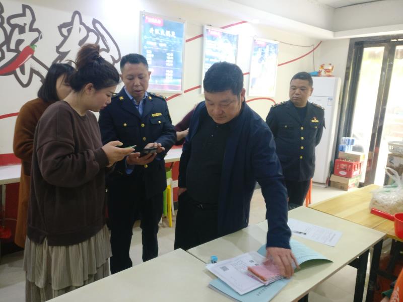 望城区人民政府副区长刘洪波一行来我院商业楼视察工作 望城区人民政府副区长刘洪波一行来我院商业楼视察工作