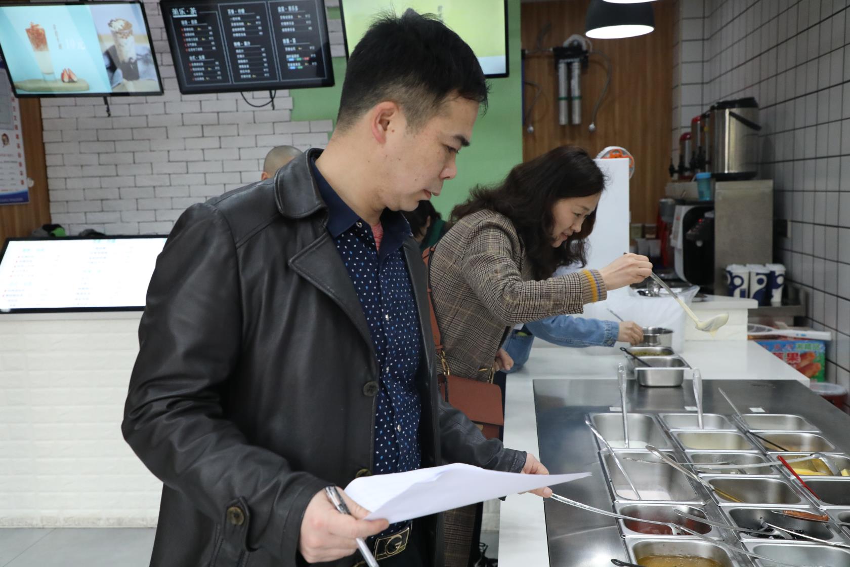 学院董事长带队检查我院食品安全工作 学院董事长带队检查我院食品安全工作