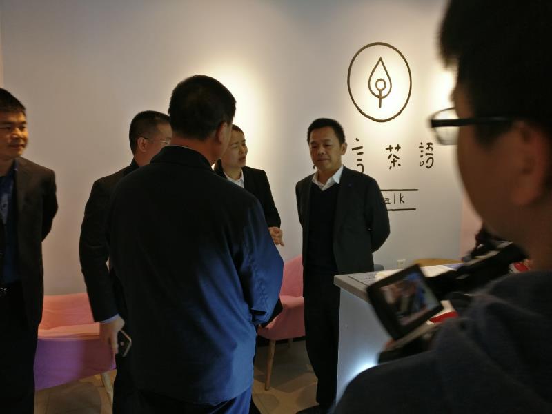 望城区人民政府副区长刘洪波一行来我院商业楼视察工作 望城区人民政府副区长刘洪波一行来我院商业楼视察工作