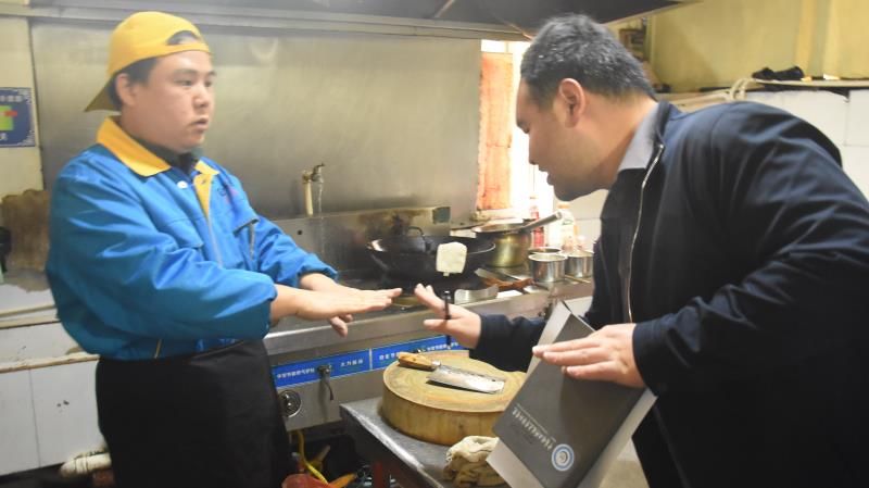 学院董事长带队检查我院食品安全工作 学院董事长带队检查我院食品安全工作