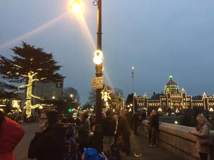 走进维多利亚的童话世界——圣诞花车巡游夜 走进维多利亚的童话世界——圣诞花车巡游夜