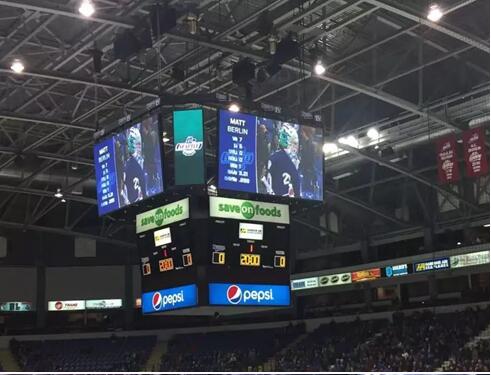 刺激!冰球场上的美加大战震撼上演!——The battle of ice world 刺激!冰球场上的美加大战震撼上演!——The battle of ice world