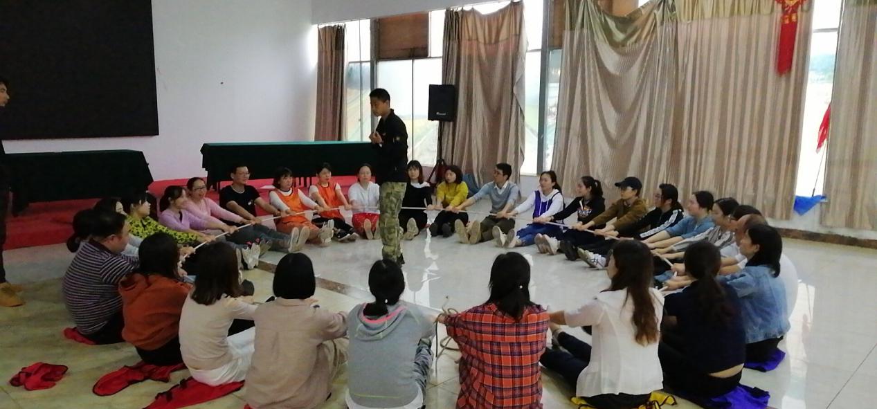 “放飞激情 凝聚团队”|经济与管理学院进行团队建设 “放飞激情 凝聚团队”|经济与管理学院进行团队建设