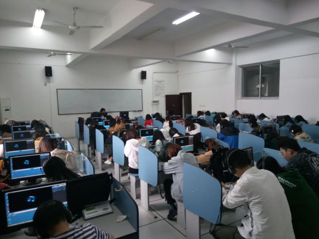 这些实验室,为实践教学保驾护航 这些实验室,为实践教学保驾护航