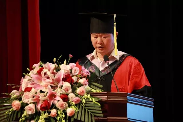 青春不散场,未来在前方丨2018届毕业典礼暨学位授予仪式图集 青春不散场,未来在前方丨2018届毕业典礼暨学位授予仪式图集