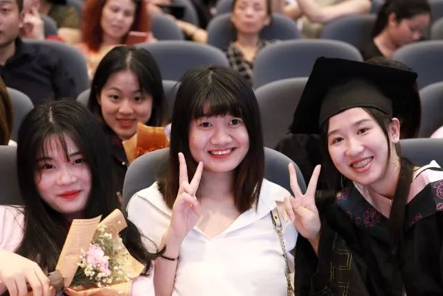 青春不散场,未来在前方丨2018届毕业典礼暨学位授予仪式图集 青春不散场,未来在前方丨2018届毕业典礼暨学位授予仪式图集