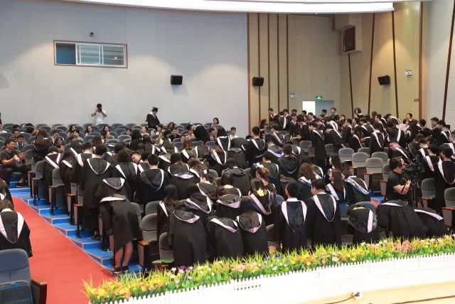 青春不散场,未来在前方丨2018届毕业典礼暨学位授予仪式图集 青春不散场,未来在前方丨2018届毕业典礼暨学位授予仪式图集