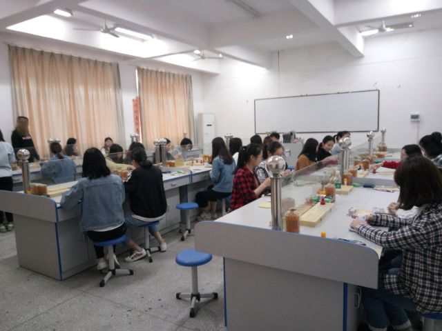 这些实验室,为实践教学保驾护航 这些实验室,为实践教学保驾护航