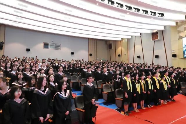 青春不散场,未来在前方丨2018届毕业典礼暨学位授予仪式图集 青春不散场,未来在前方丨2018届毕业典礼暨学位授予仪式图集