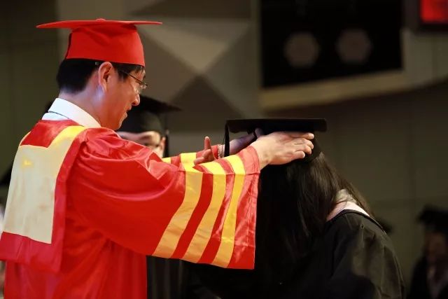 青春不散场,未来在前方丨2018届毕业典礼暨学位授予仪式图集 青春不散场,未来在前方丨2018届毕业典礼暨学位授予仪式图集