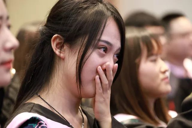 青春不散场,未来在前方丨2018届毕业典礼暨学位授予仪式图集 青春不散场,未来在前方丨2018届毕业典礼暨学位授予仪式图集