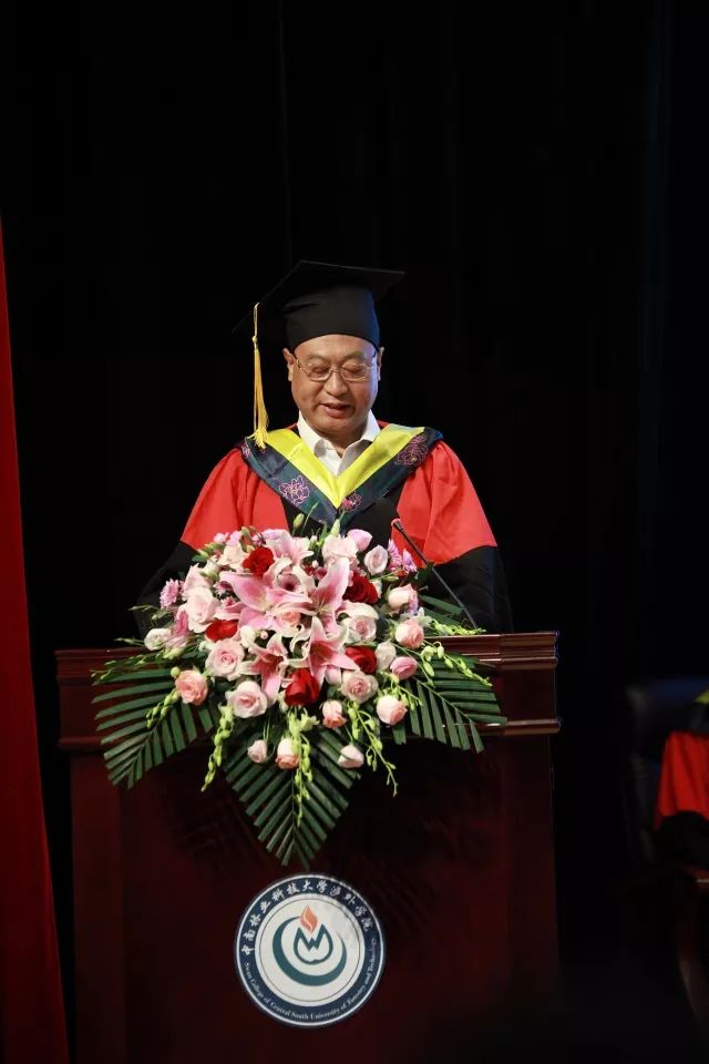 青春不散场,未来在前方丨2018届毕业典礼暨学位授予仪式图集 青春不散场,未来在前方丨2018届毕业典礼暨学位授予仪式图集